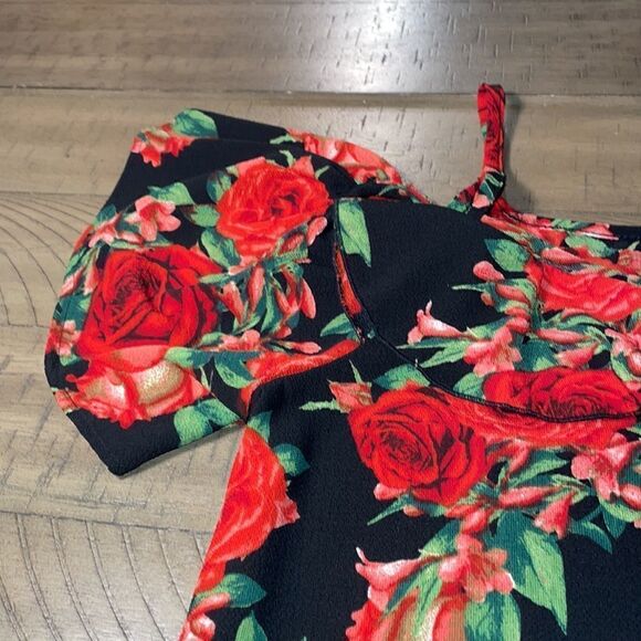 Romantic Summer Evening Rose Blouse with Sexy Off Shoulders. Pack for vacation - Picture 11 of 14